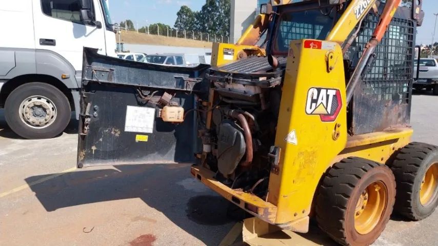 mini carregadeira caterpillar 226 ano 2022 - Foto 2