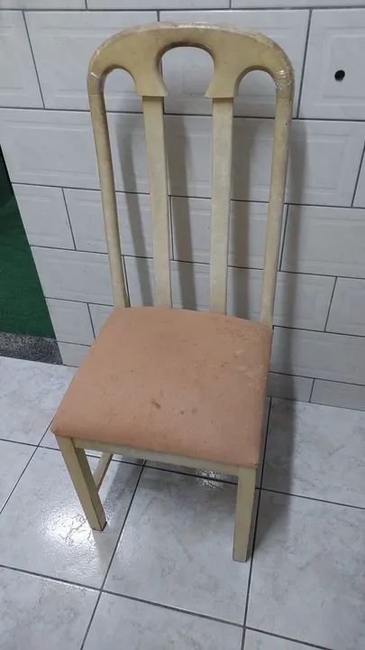 Conjunto de Mesa e Cadeiras com aparador em madeira - Foto 3