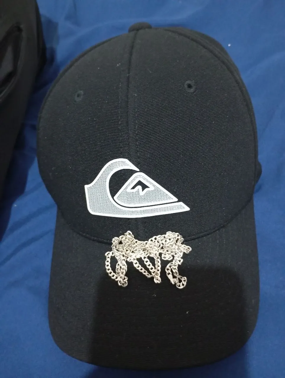 Promoção só hoje Boné Quiksilver com Corrente de Prata