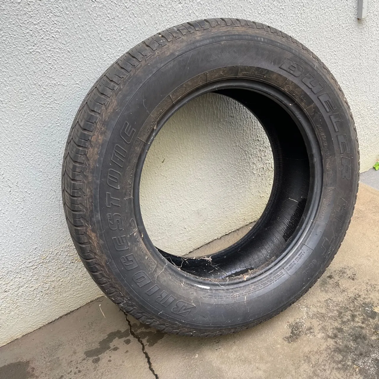 Pneu Hilux 265/60/R18 1/2 vida