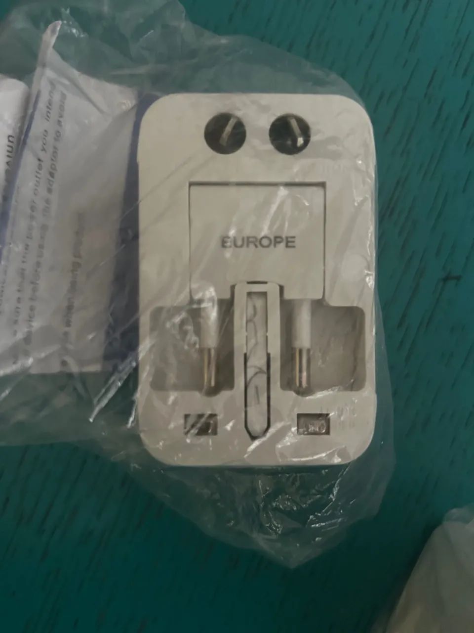 Adaptador de Tomada Universal para Viagem - Foto 2