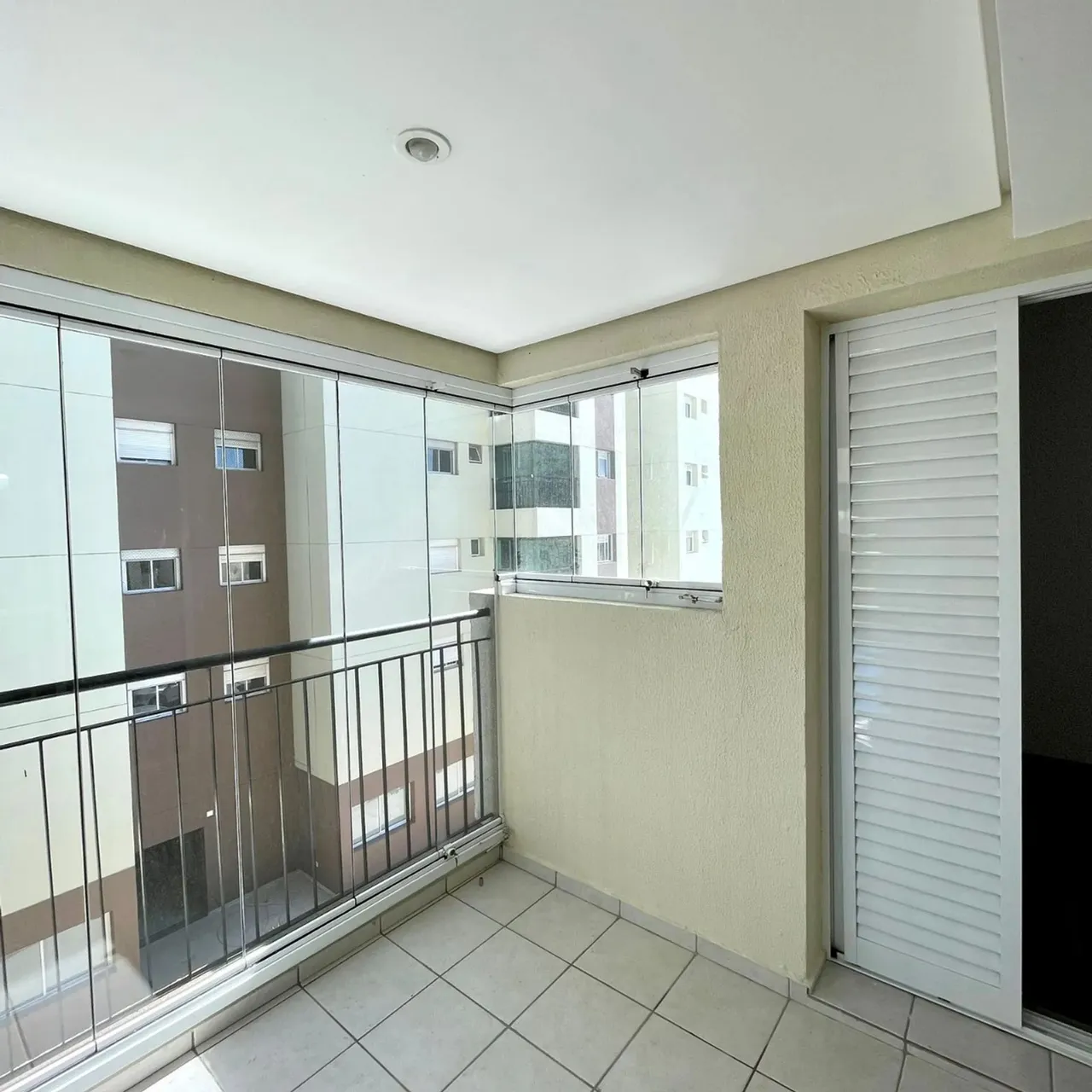 Apartamento no Condomínio Morada das Flores com 3 dorms, 70m², varanda gourmet, 2 vagas e