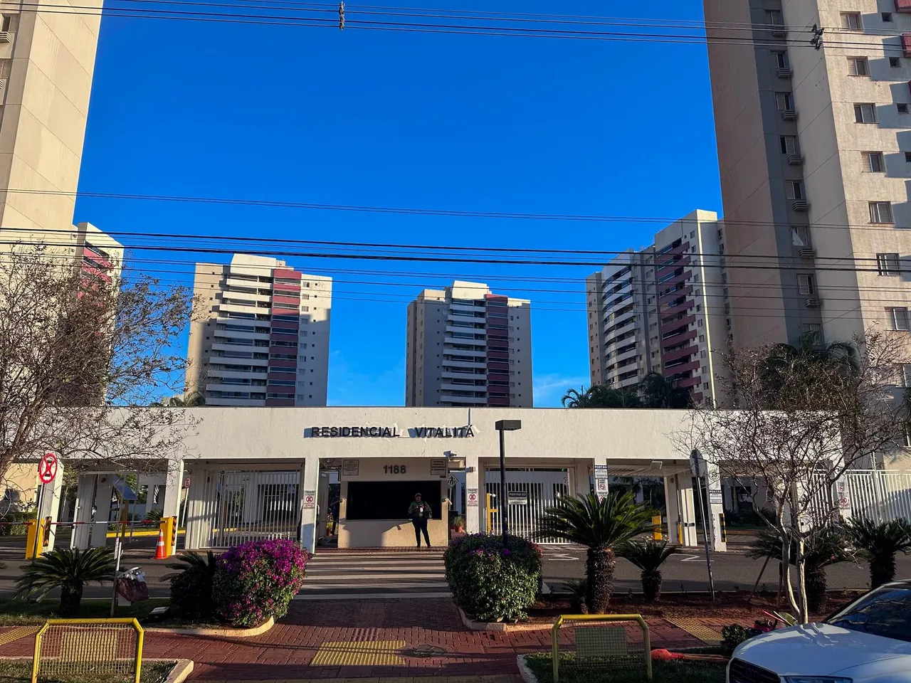 Apartamento com 99.8 M² possuindo tres quartos sendo uma suite e 2 demi-suite
