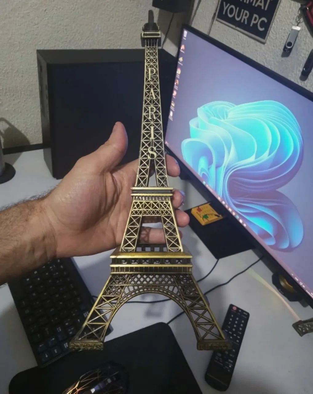 Miniatura Torre Eiffel 32cm, para Decoração: Escritório, Loja, Quarto (Nova 50,00 cada) - Foto 3