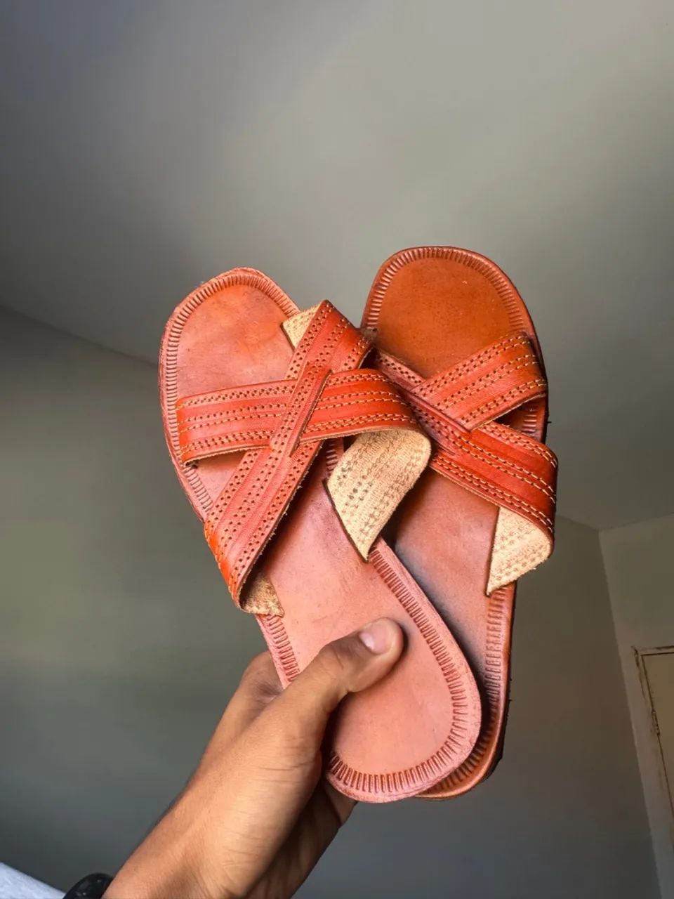 Chinelo de Couro Marrom - Foto 2