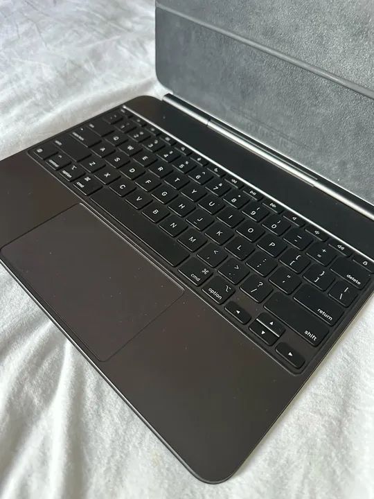 Apple Pencil Pro e Magic Keyboard iPad Pro m4 13 pol - Foto 2