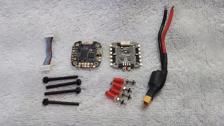 FC SKYSTARS F411 MINI com ESC K040A 4x1 40A - Foto 2