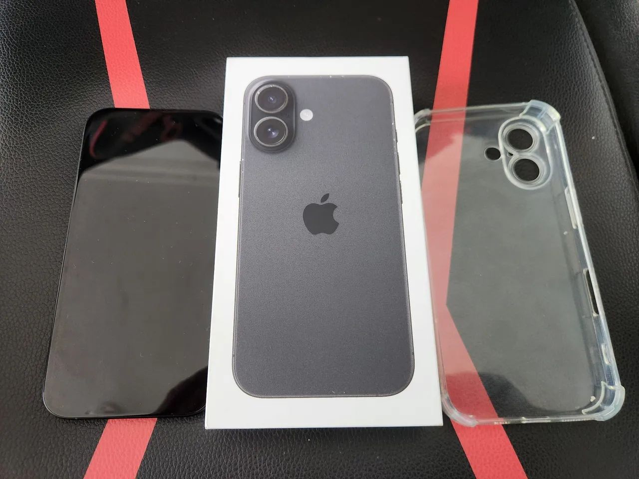 IPhone 16 super novo + Carregador turbo. 