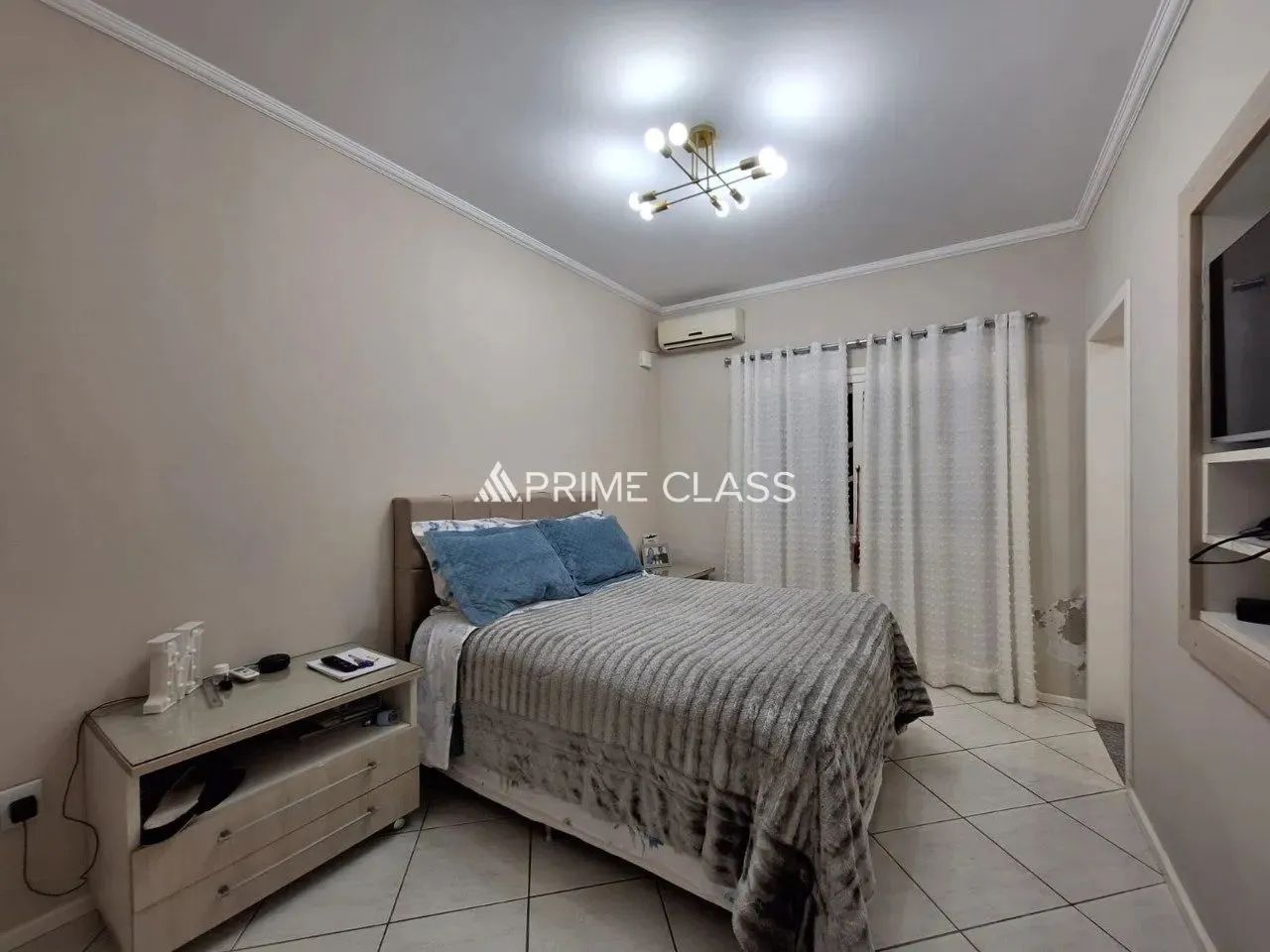 Sobrado 3 Dormitórios sendo 1 suíte , pátio com piscina . Á venda no Bairro Bela Vista - C - Foto 8