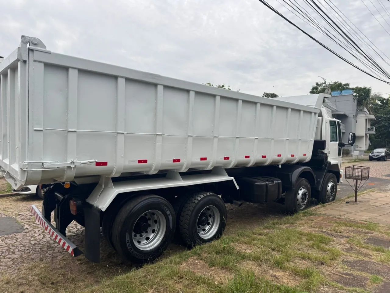 Ford cargo 2428 basculante 4 eixo ano 2011 - Foto 3