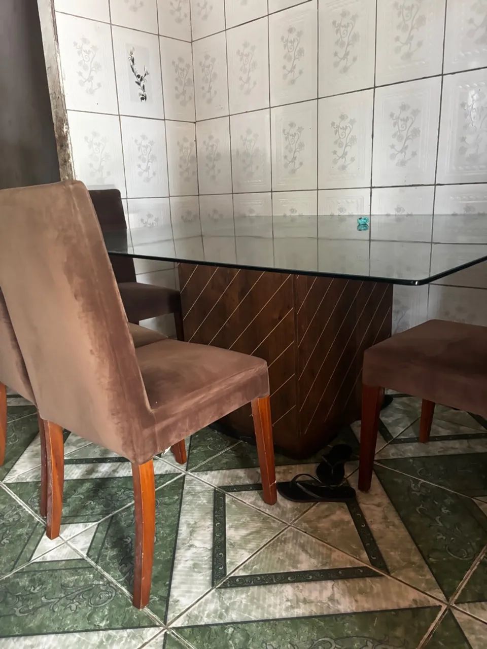 Conjunto de mesa de jantar com tampo de vidro e cadeiras - Foto 2