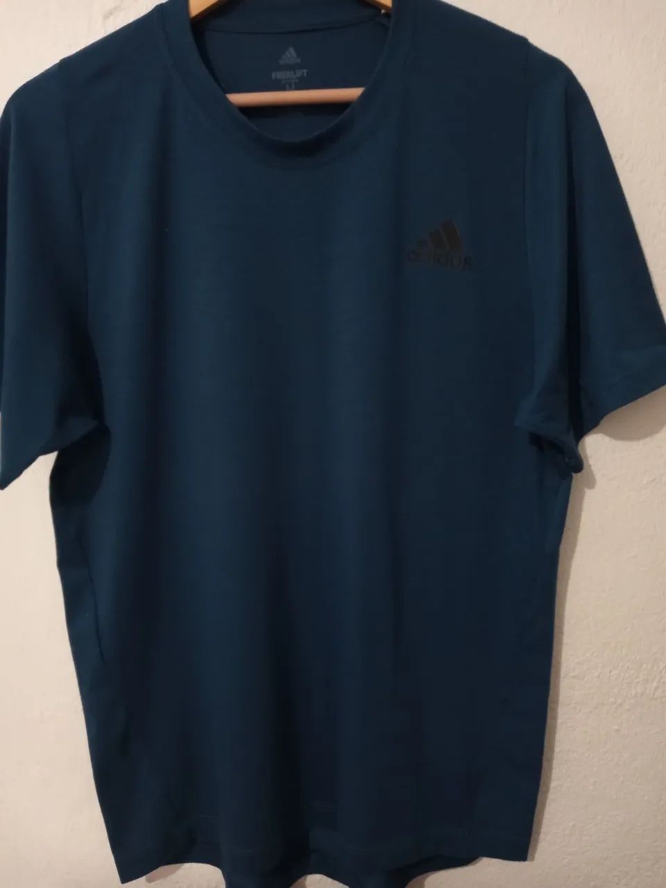 Camisas Nike  branca e cinza, Adidas  - Foto 5