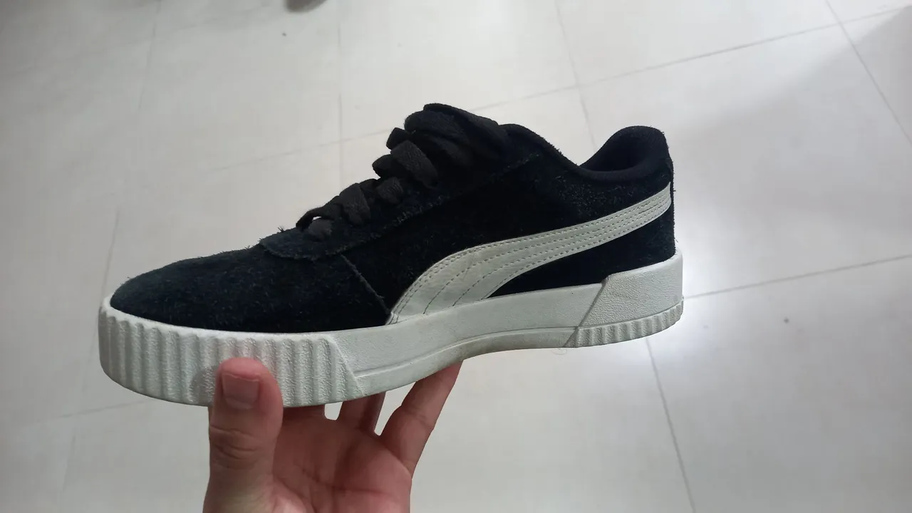 Tênis Puma Preto com Detalhes Brancos