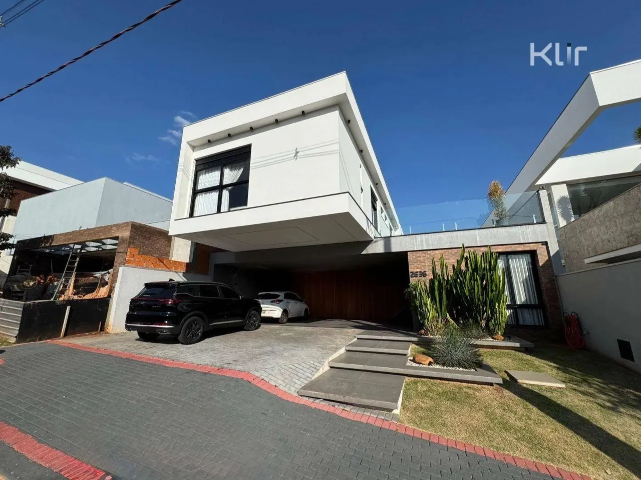 Sobrado de alto padrão no Condomínio Azaleia Park, com 5 suítes e 405 m² por 5.400.000,00