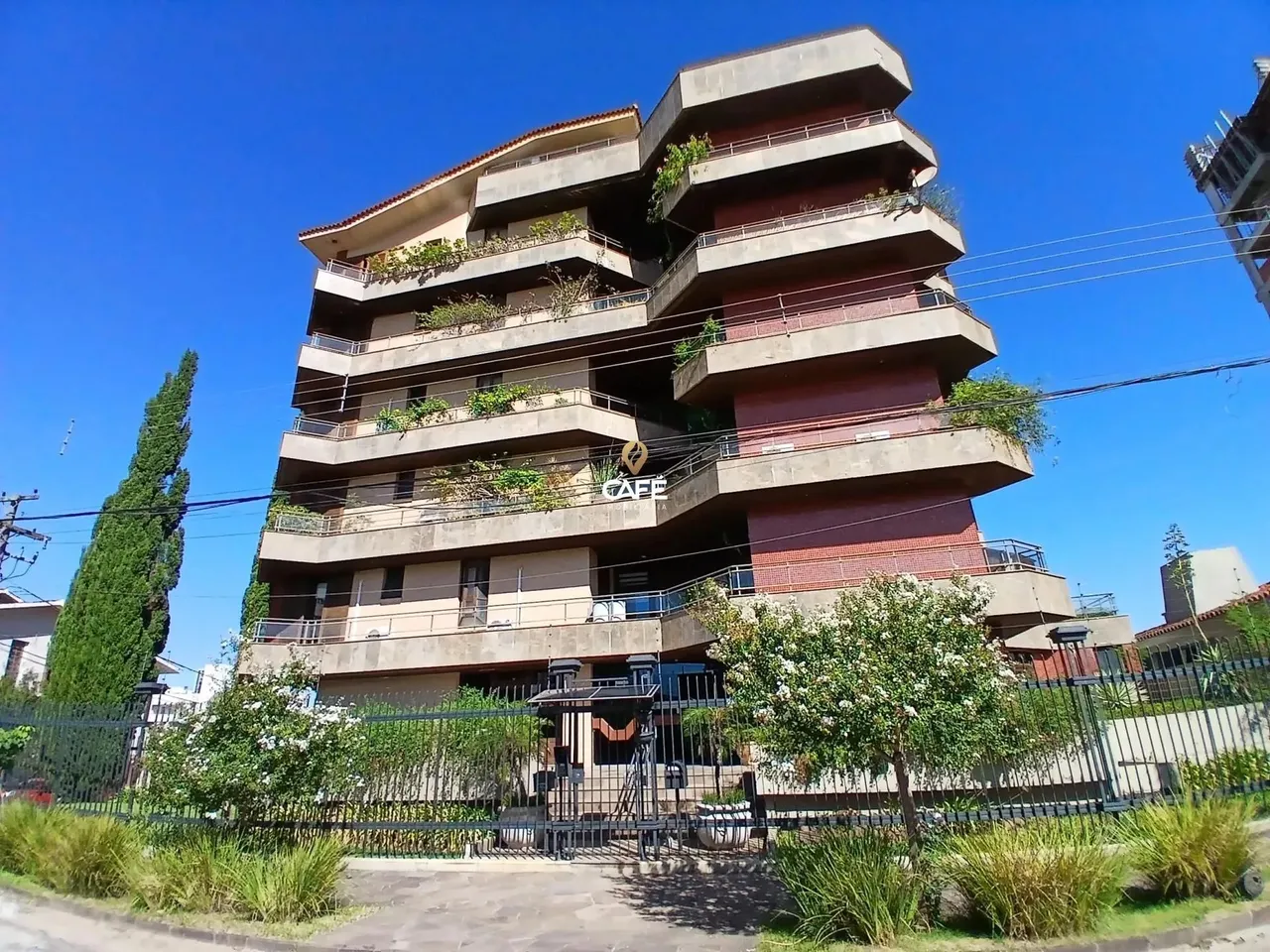 Duplex Alto Padrão De 3 Dormitórios, 3 Suítes, (2) Salas, (2) Lareiras, Churrasq