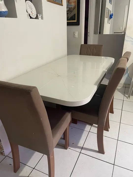 Mesa de jantar branca 4 cadeiras