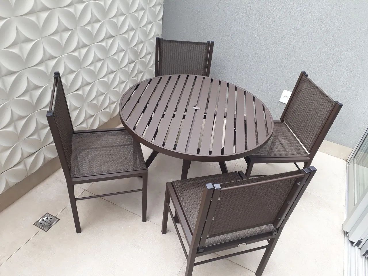 Conjunto de mesa e cadeiras para área externa - Foto 2