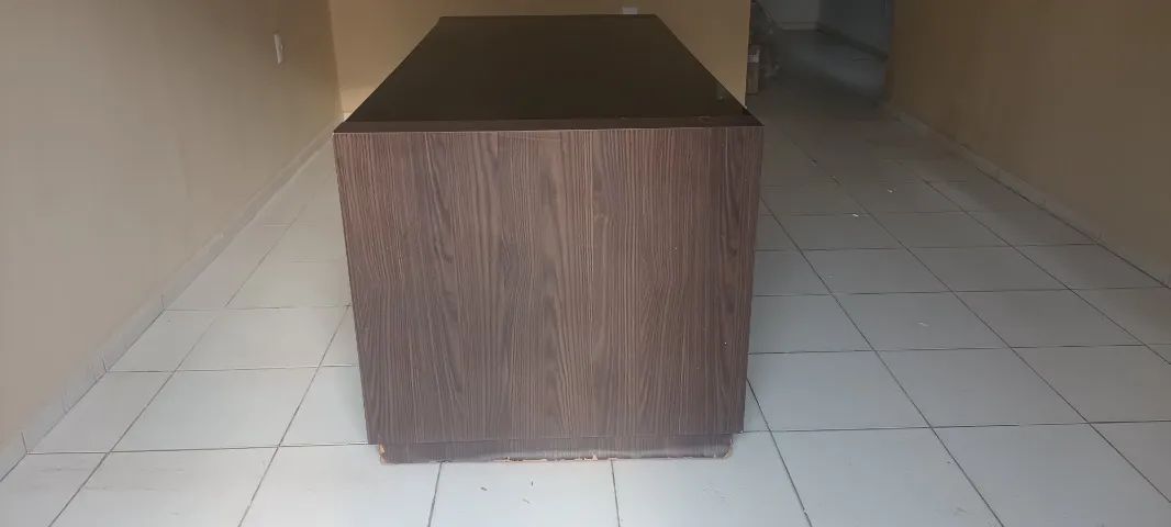 Mesa Retangular de MDF tampo de vidro fumê. - Foto 3