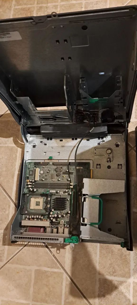 2 GABINETES COMPUTADOR DELL PARA PENTIUN 4 COM PLACA MAE E FONTE  SEM PROCESSADOR - Foto 2