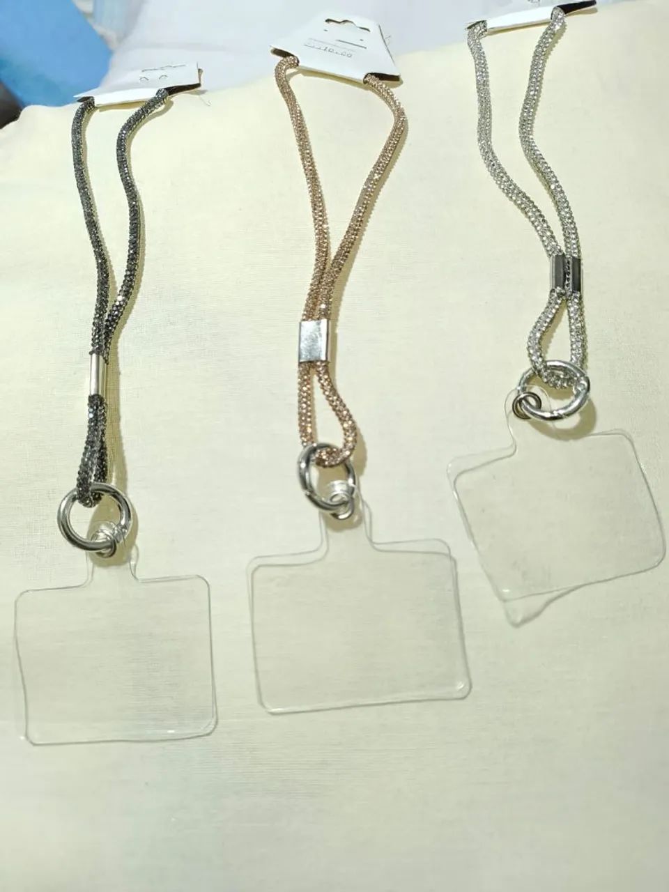 Pingentes ou Correntes para carregar celular - Foto 2