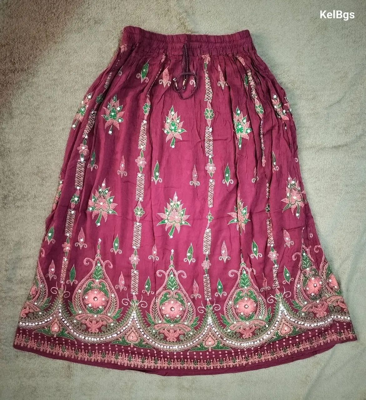 Saia Indiana longa Bordada com detalhes em pedrarias
