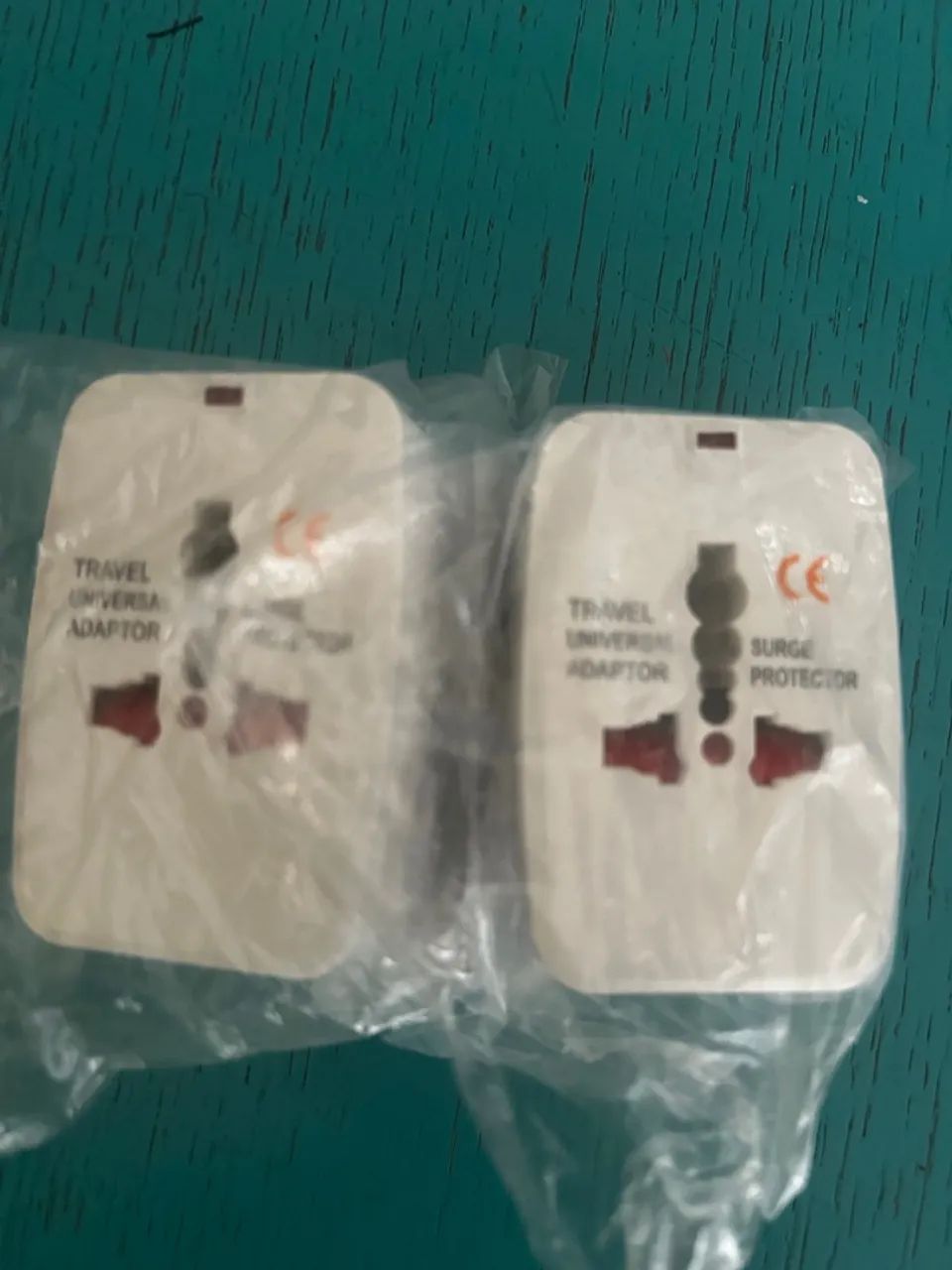 Adaptador de Tomada Universal para Viagem