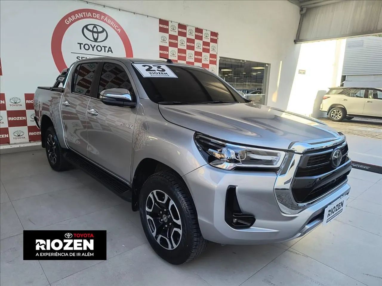 TOYOTA HILUX 2.8 D-4D TURBO DIESEL CD SRX 4X4 AUTOMÁTICO