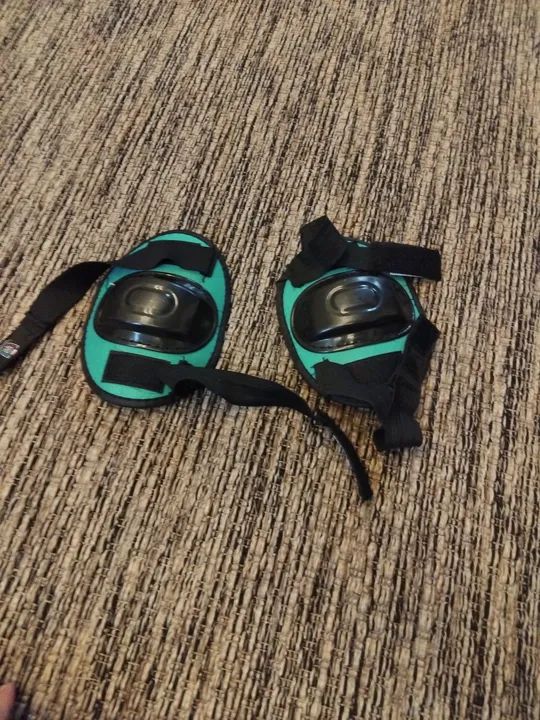 Capacete,joelheira, cotoveleira. - Foto 2