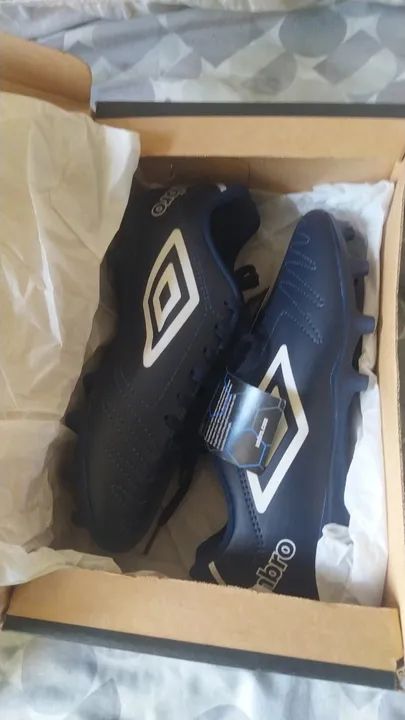 chuteira umbro azul, tamanho 36