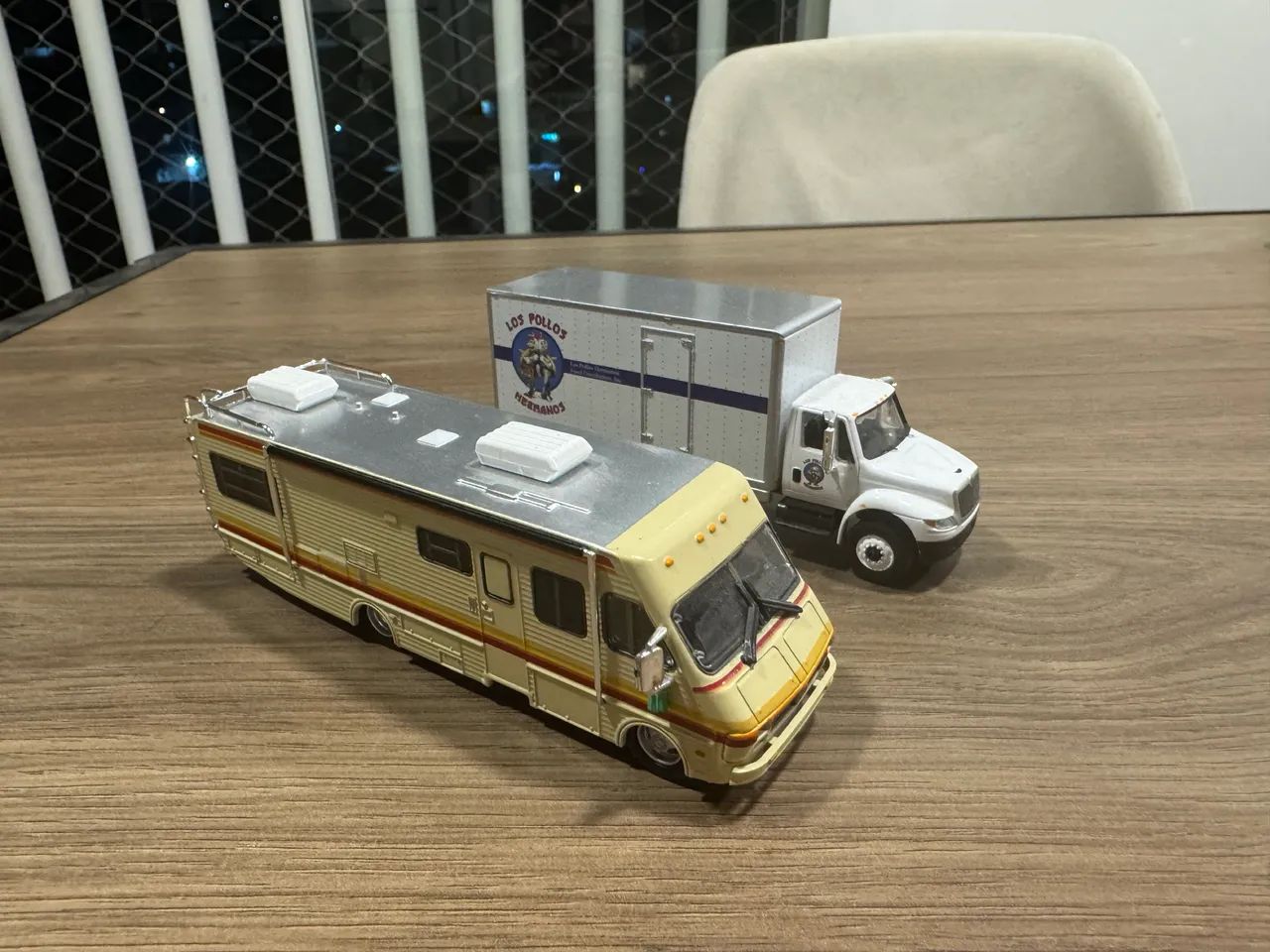 Rv e caminhao los pollos hermanos breaking bad miniatura