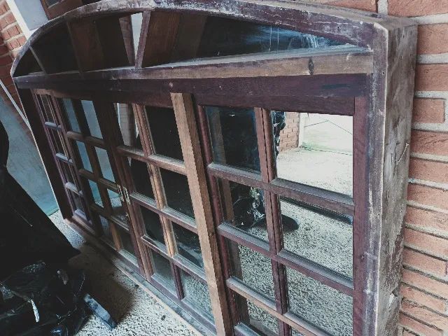 Janela em arco com vidro e fechadura super nova!!!