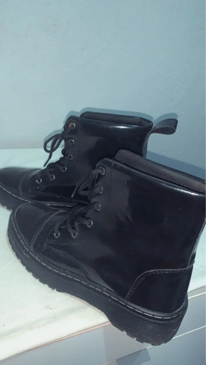 Botas Coturno Femininas Envernizadas - Lindas!