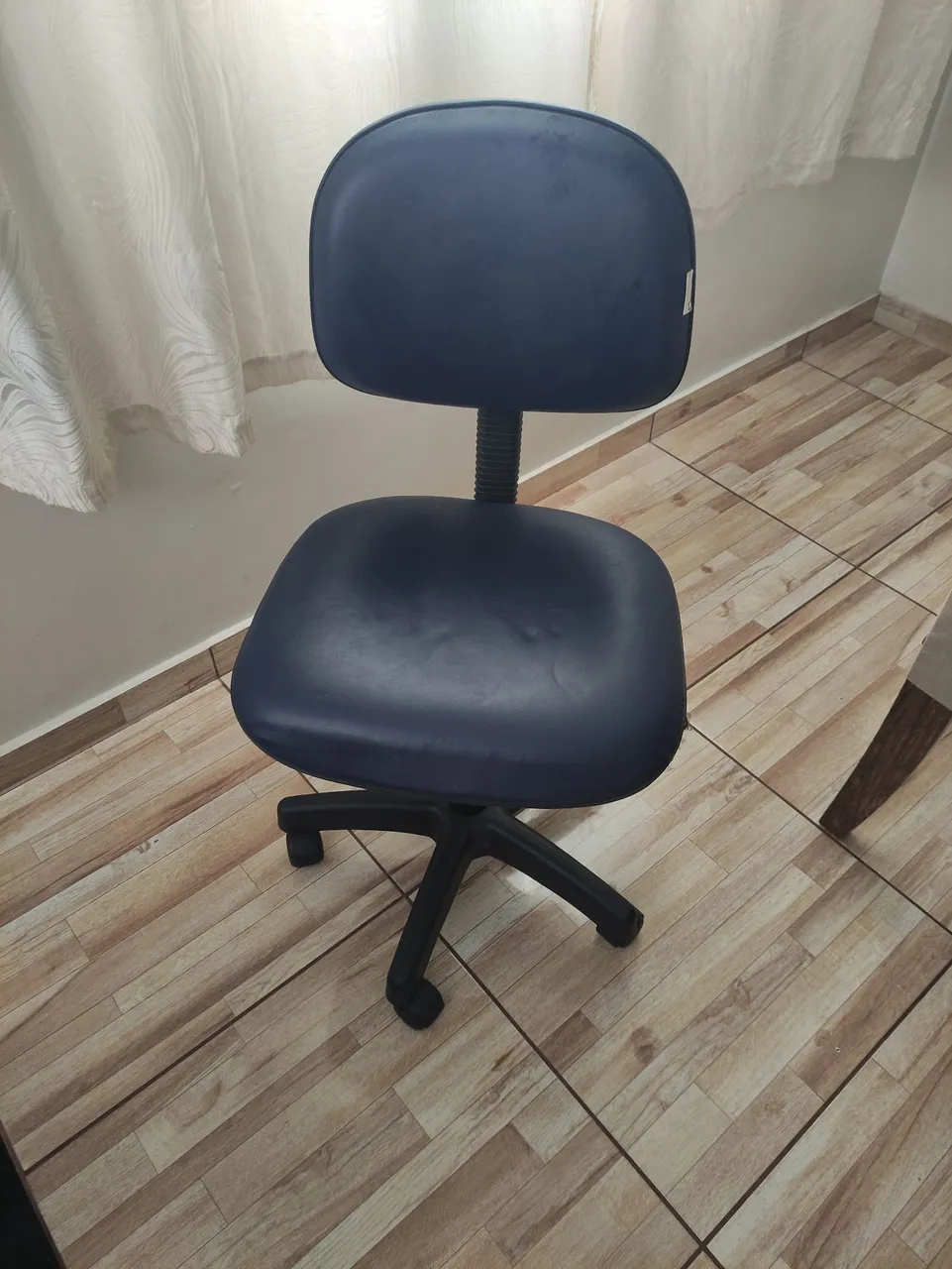 Cadeira Escritório Giratória Couro