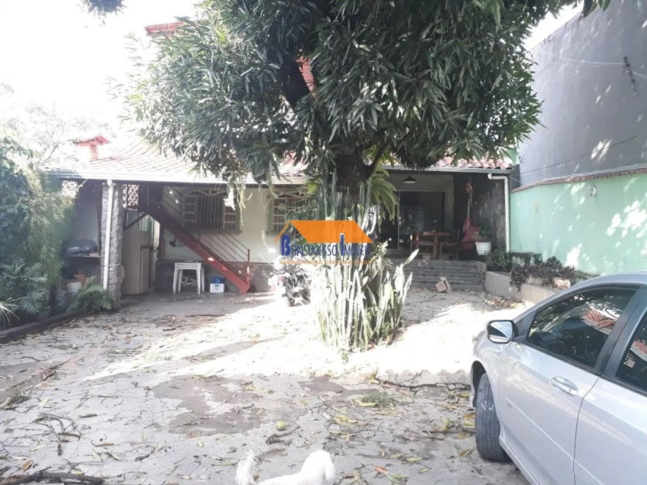 Casa de 6 quartos no bairro Universitário