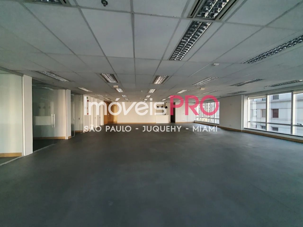 Conjunto comercial com 330m² e 10 vagas na Berrini