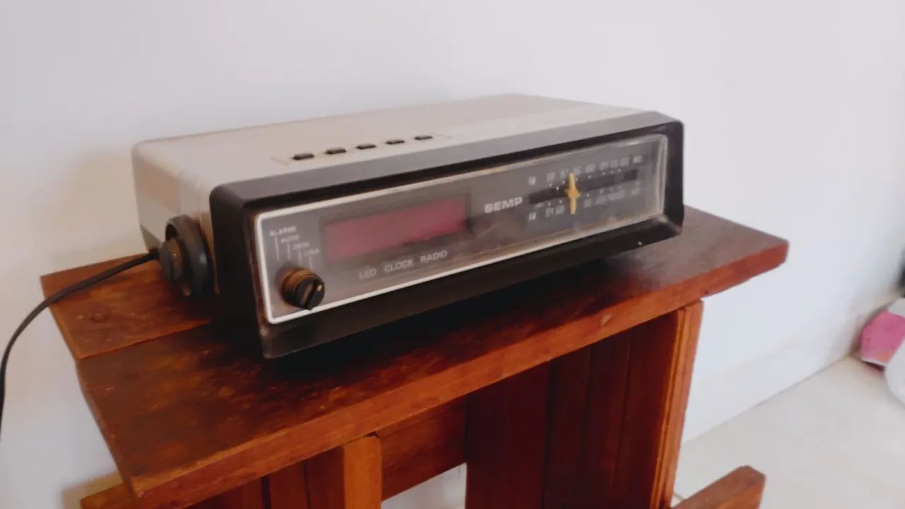 Rádio Relógio Antigo 