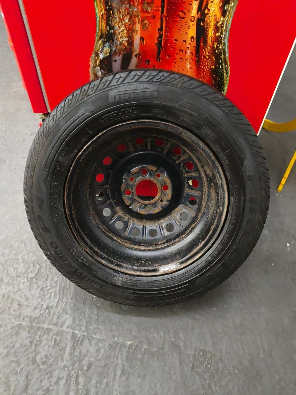 Roda Fiat uno com pneu  - Foto 2