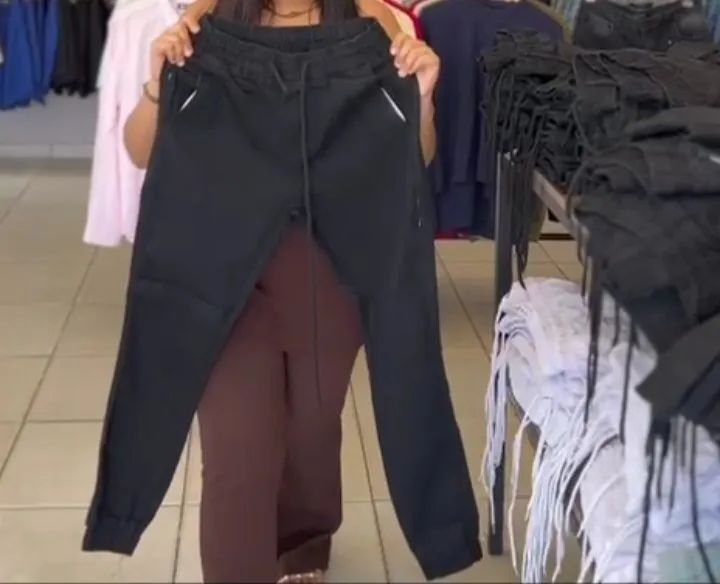 Calça jogguer preta - Foto 2