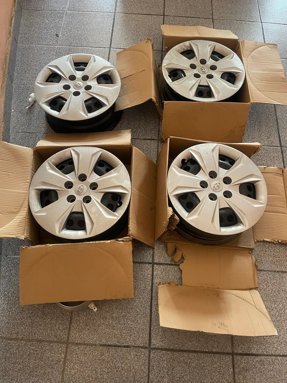 Jogo de Rodas com calotas Creta 2019 - Foto 3