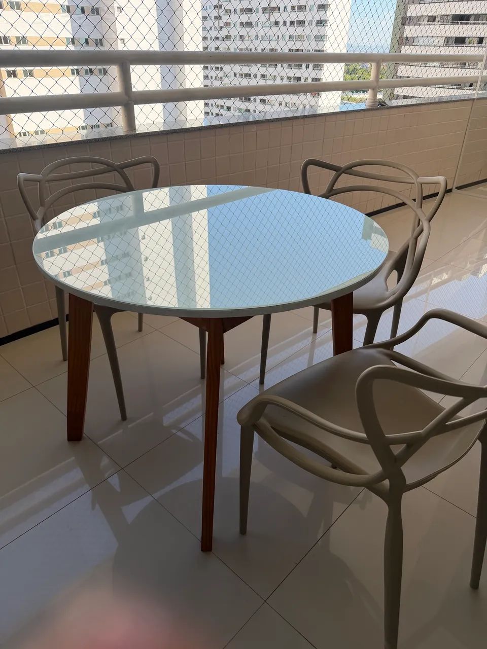 Mesa e cadeiras  - Foto 3
