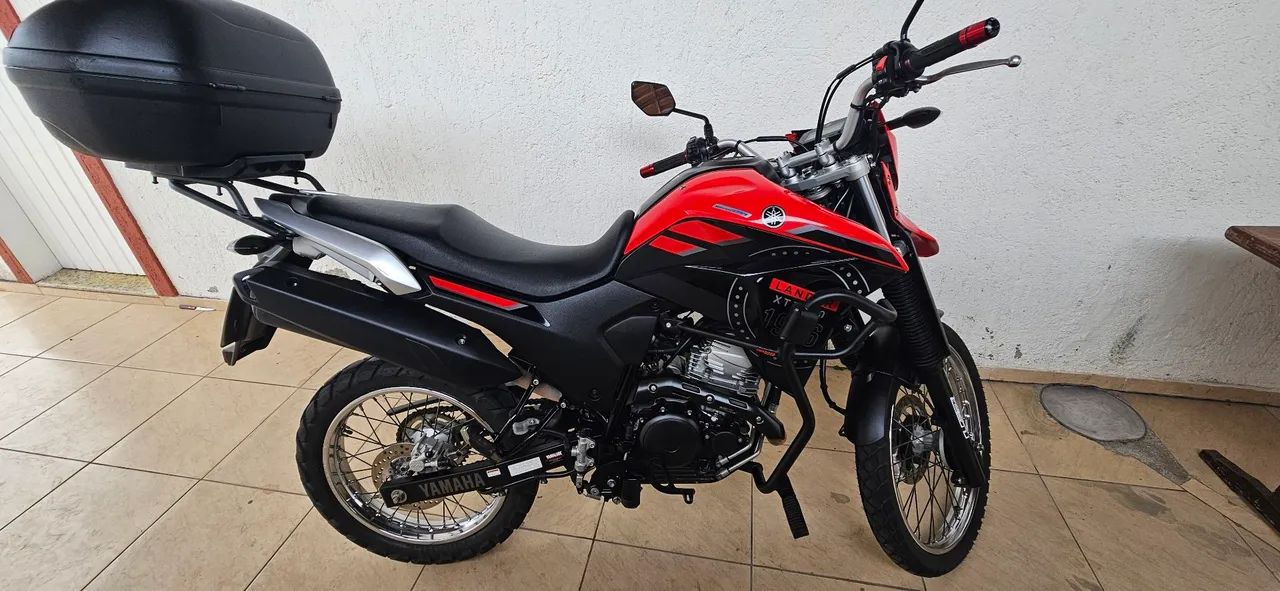 Vendo Lander 2023 com baixo km