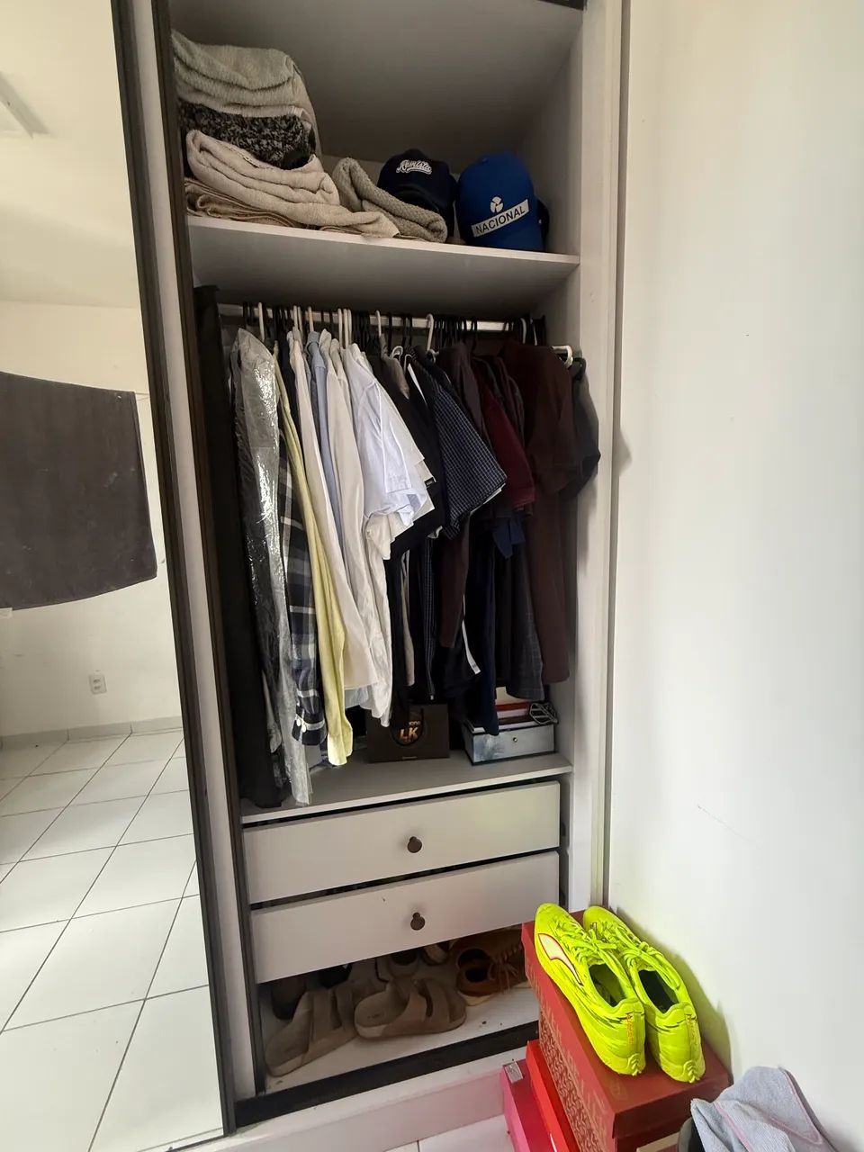 Guarda roupa com espelho - Foto 2