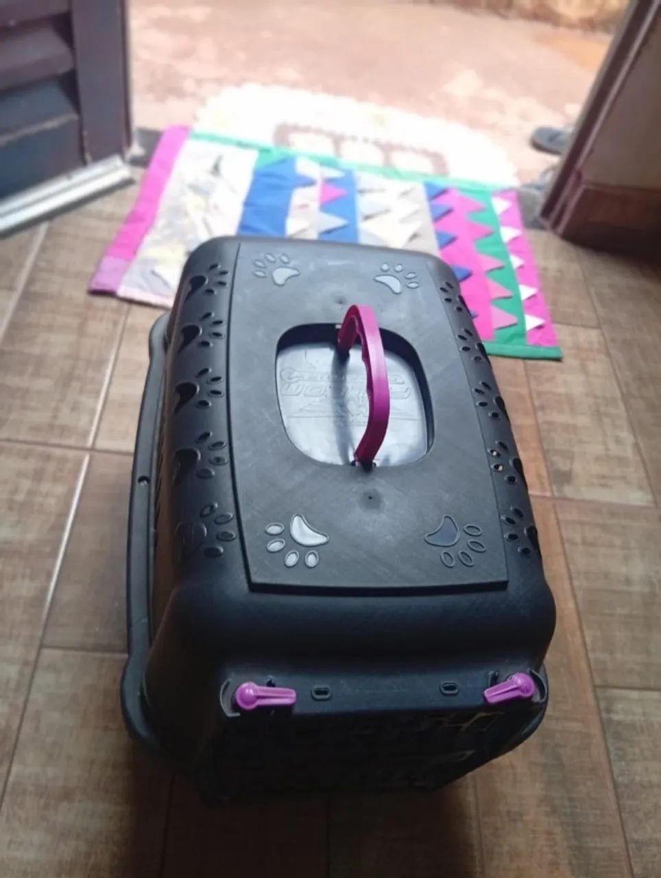 Caixa de Transporte para Cães e Gatos - Preta com Rosa (Seminova)