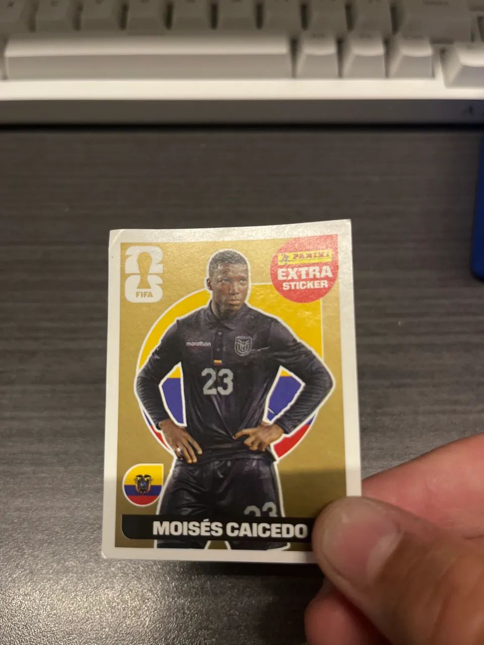 Vendo figurinha legend do Luka modric e do Moisés caicedo  - Foto 2