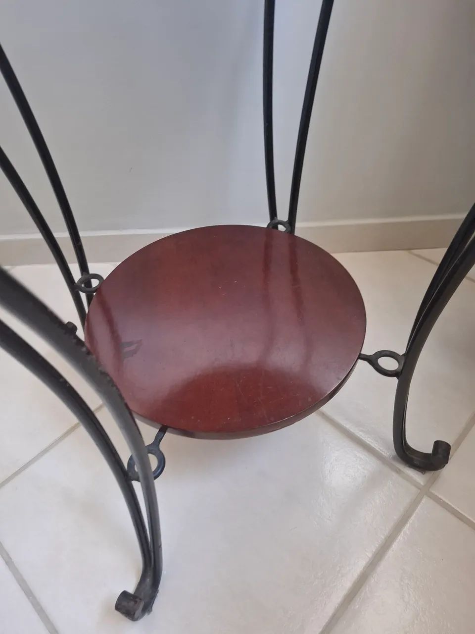 Mesa Lateral - Mesa de Apoio em Madeira e Ferro- Elegante e Resistente - Foto 4