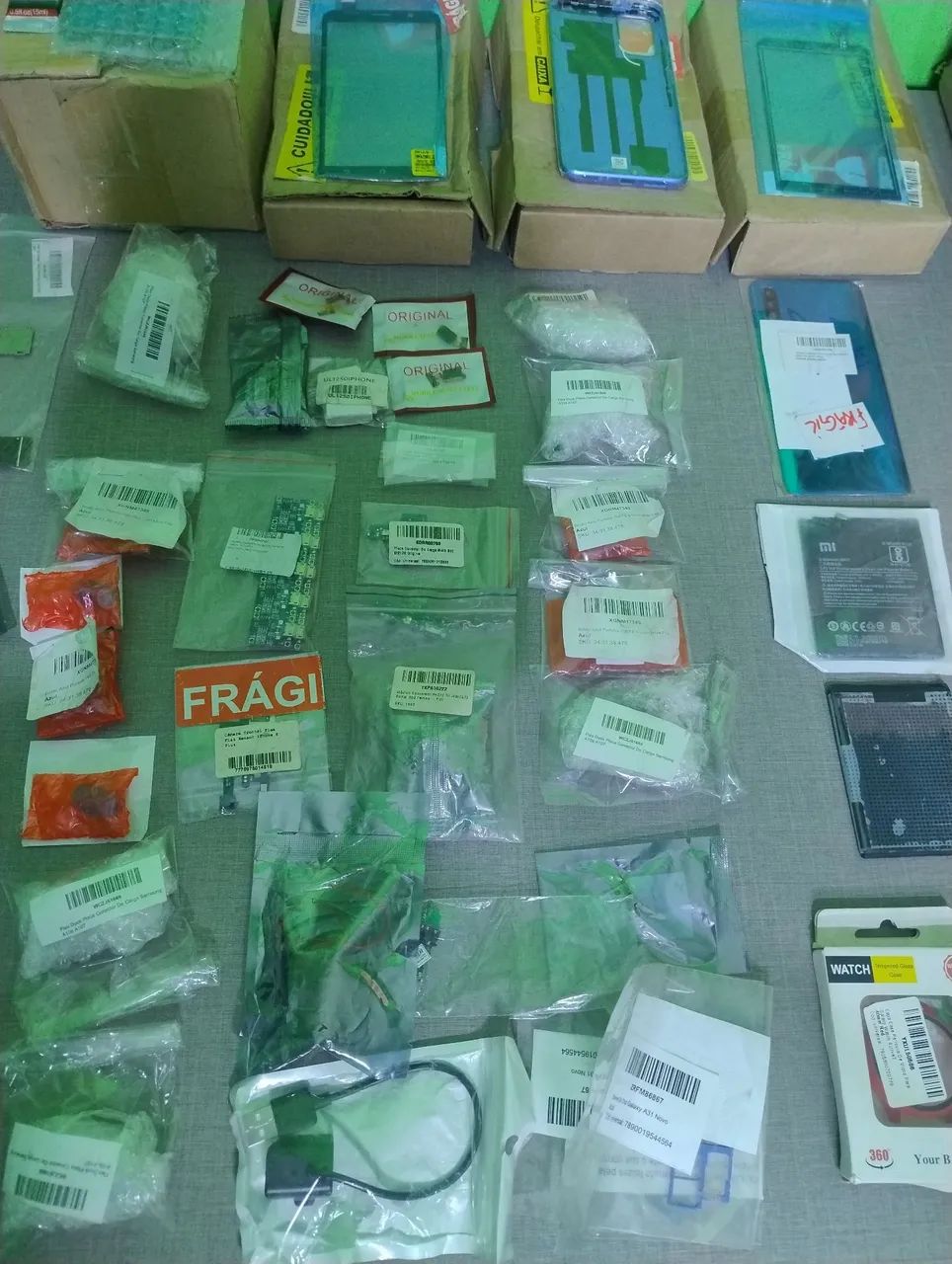 Lote com mais de 500 películas ,peças e acessórios para celular e relógio novos - Foto 4