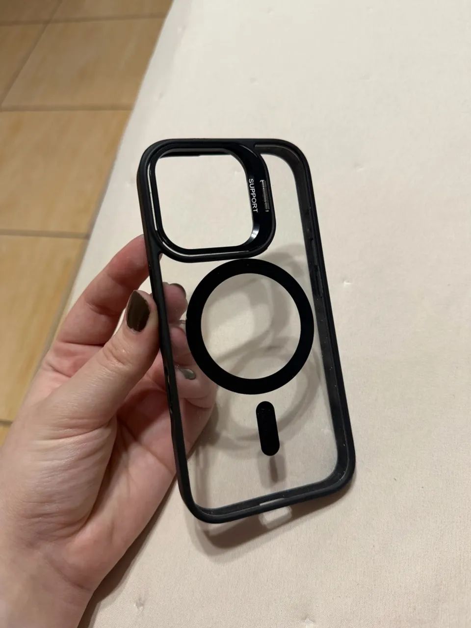 Capa com suporte iPhone 16 pro - Foto 2