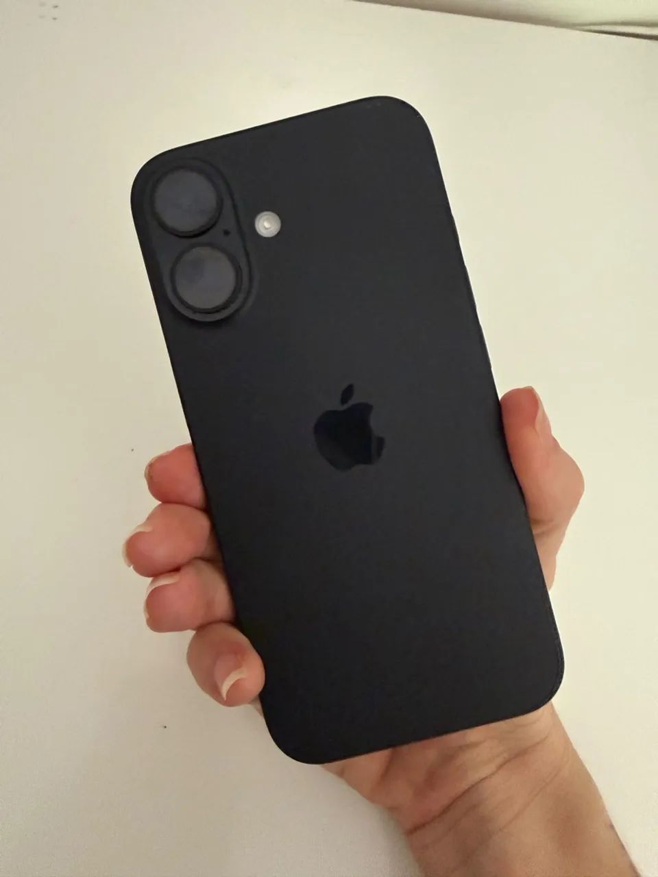 iPhone 16 black 