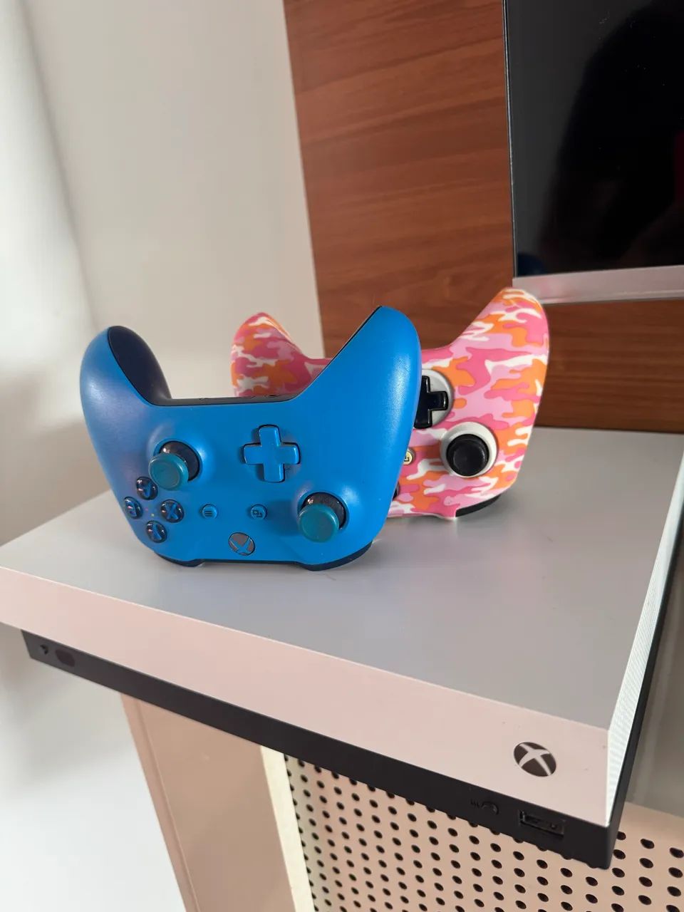 Xbox one x 1TB - Foto 3
