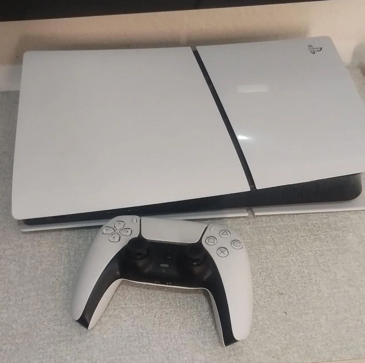 PS5 slim digital 1TB + 2 jogos em código  - Foto 2